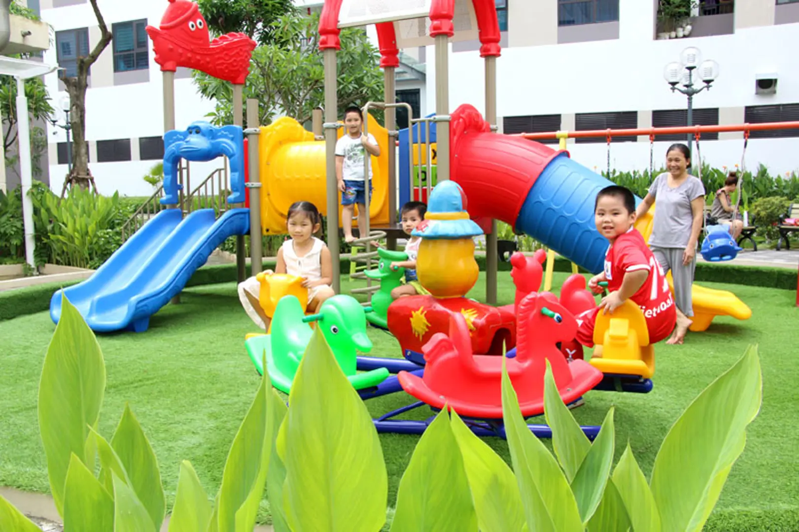 MIKGroup trao giấy chứng nhận quyền sở hữu nhà ở cho cư dân Valencia Garden