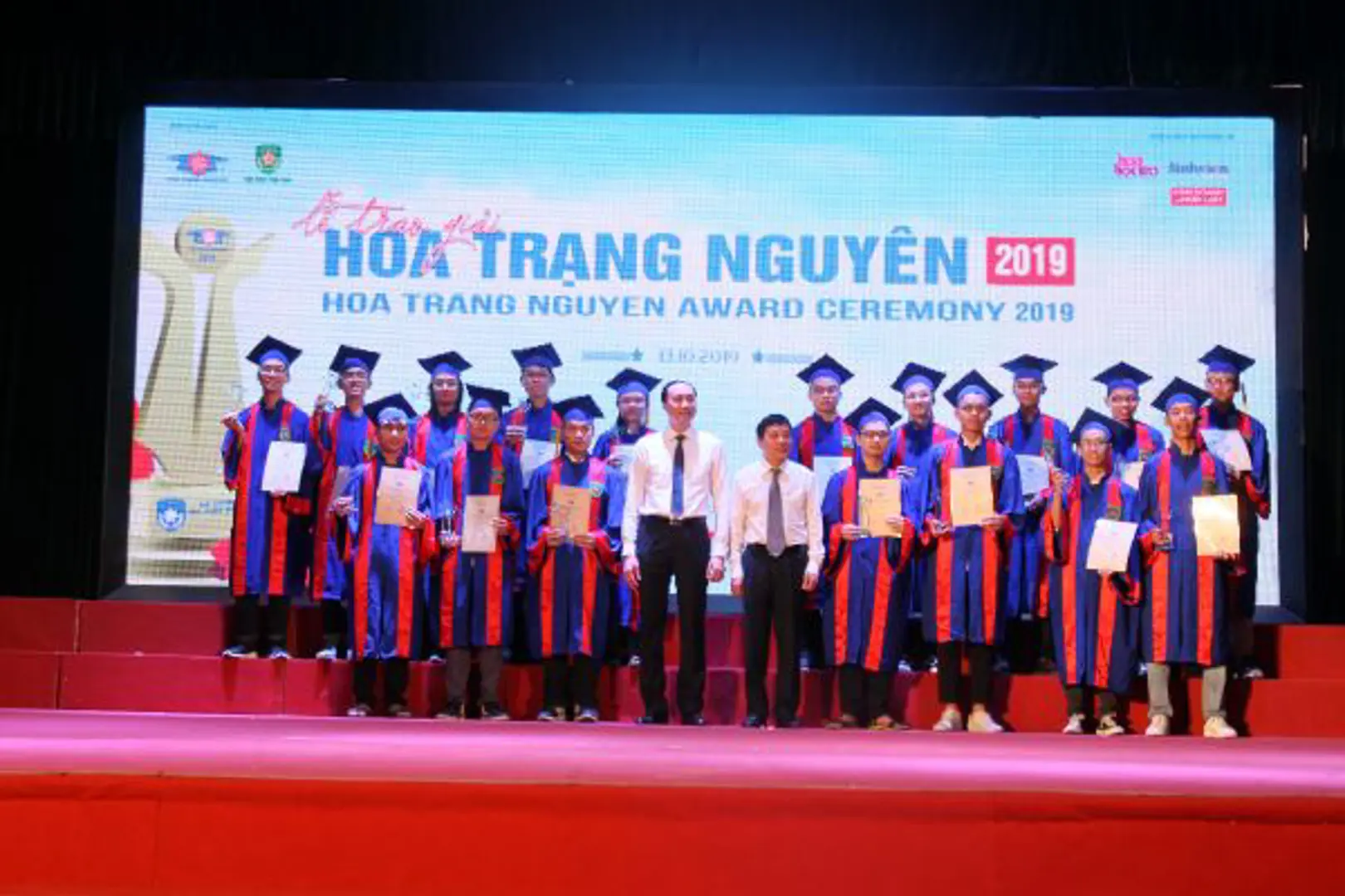 176 học sinh xuất sắc được trao giải Hoa Trạng Nguyên