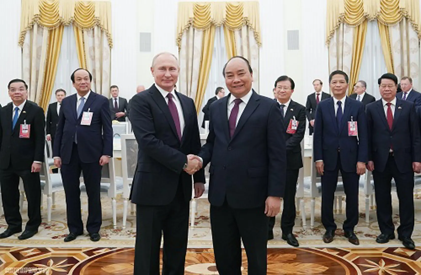 Thủ tướng Nguyễn Xuân Phúc hội kiến Tổng thống Nga Putin