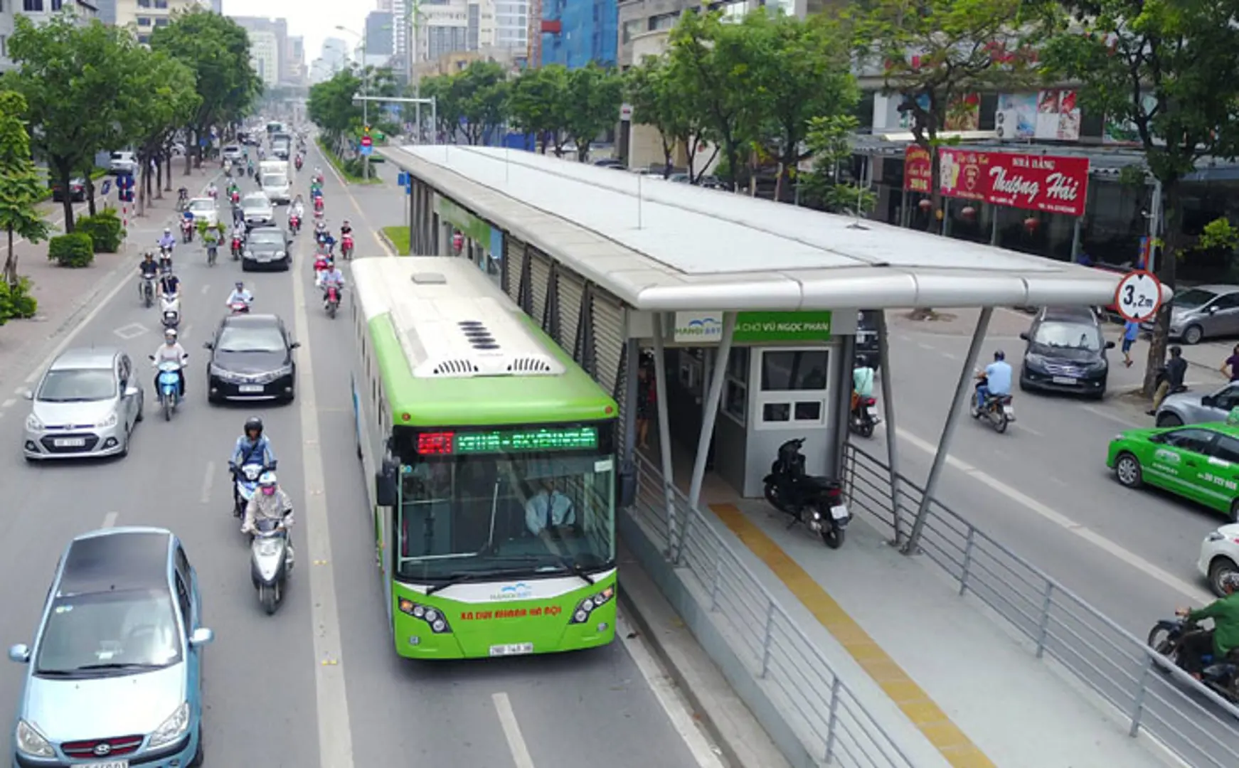 Hạn chế xe cá nhân trong nội thành Hà Nội: Không thể chờ đợi nữa