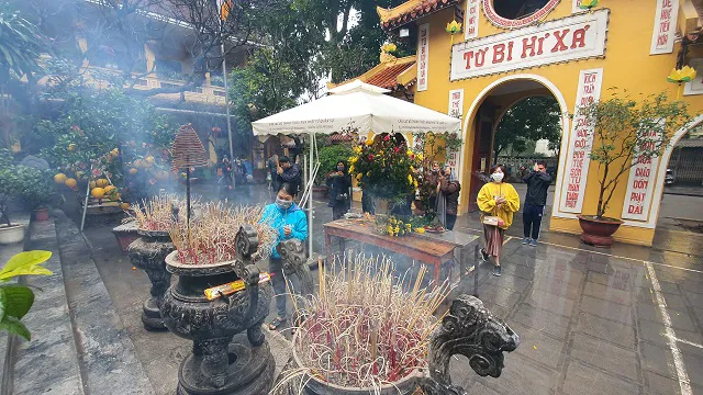 Chùa chiền vắng vẻ ngày Tết Nguyên tiêu