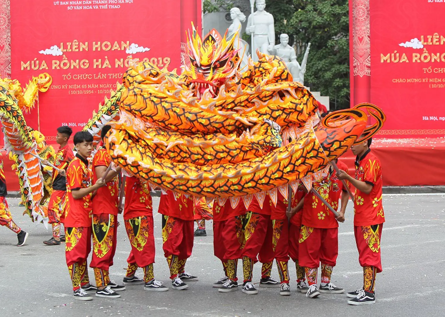 Tưng bừng liên hoan nghệ thuật Múa rồng Hà Nội 2019