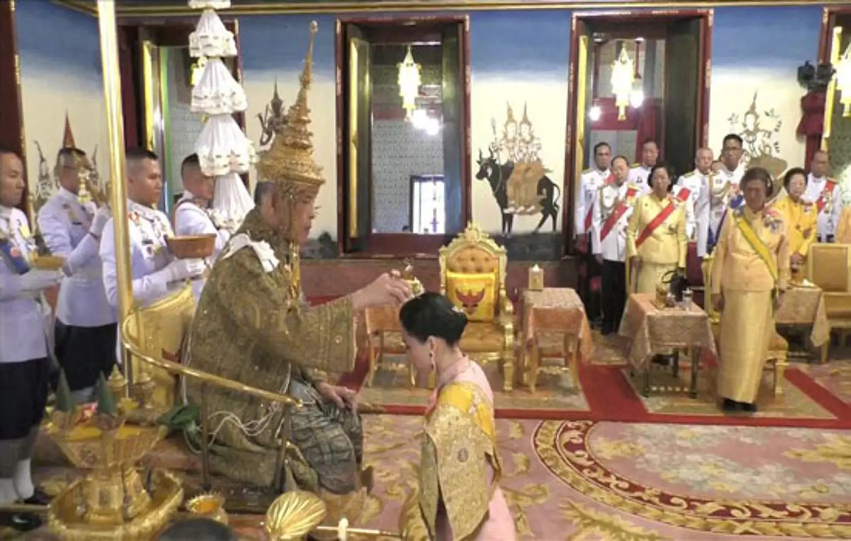 Quốc vương Thái Lan Maha Vajiralongkorn đăng quang, tuyên bố sẽ "cai trị bằng chính nghĩa"