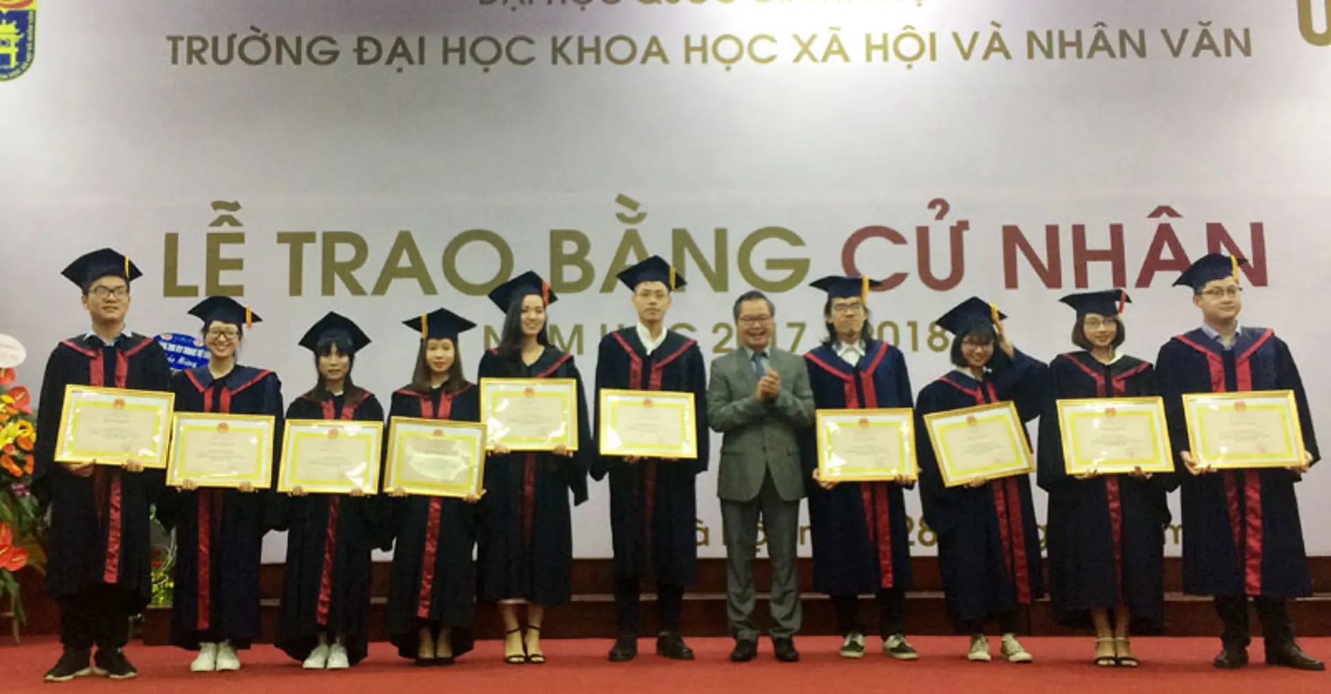 Trường ĐH Khoa học xã hội và Nhân văn: Trao bằng cử nhân cho 663 sinh viên, kết nối doanh nghiệp tuyển dụng