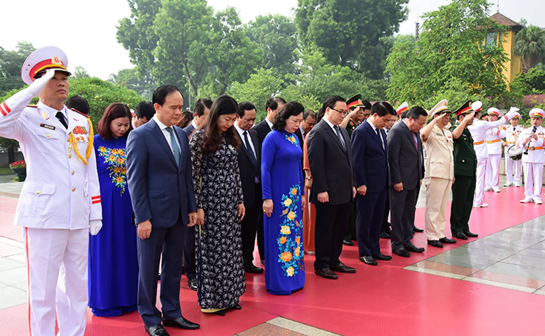 Lãnh đạo Đảng, Nhà nước và TP Hà Nội dâng hương tưởng niệm các anh hùng, liệt sỹ