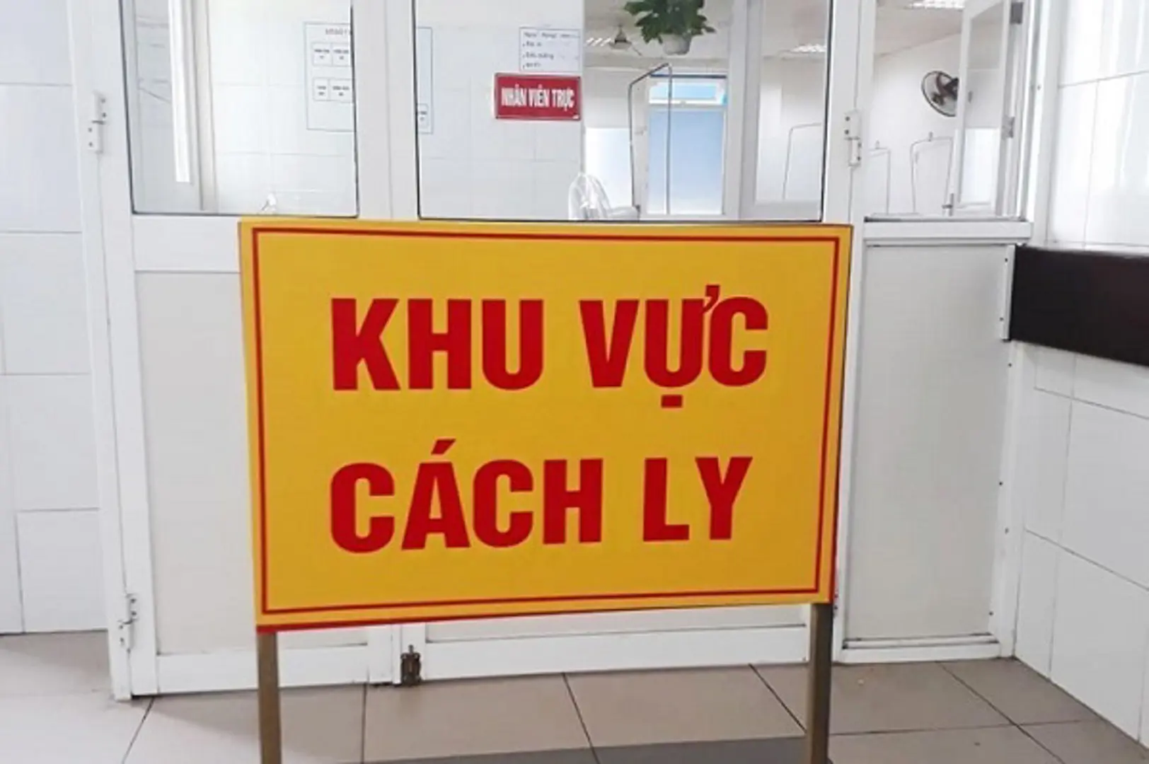 Sếp đánh tráo nhân viên đi cách ly thay: Nếu có, phải truy cứu trách nhiệm hình sự