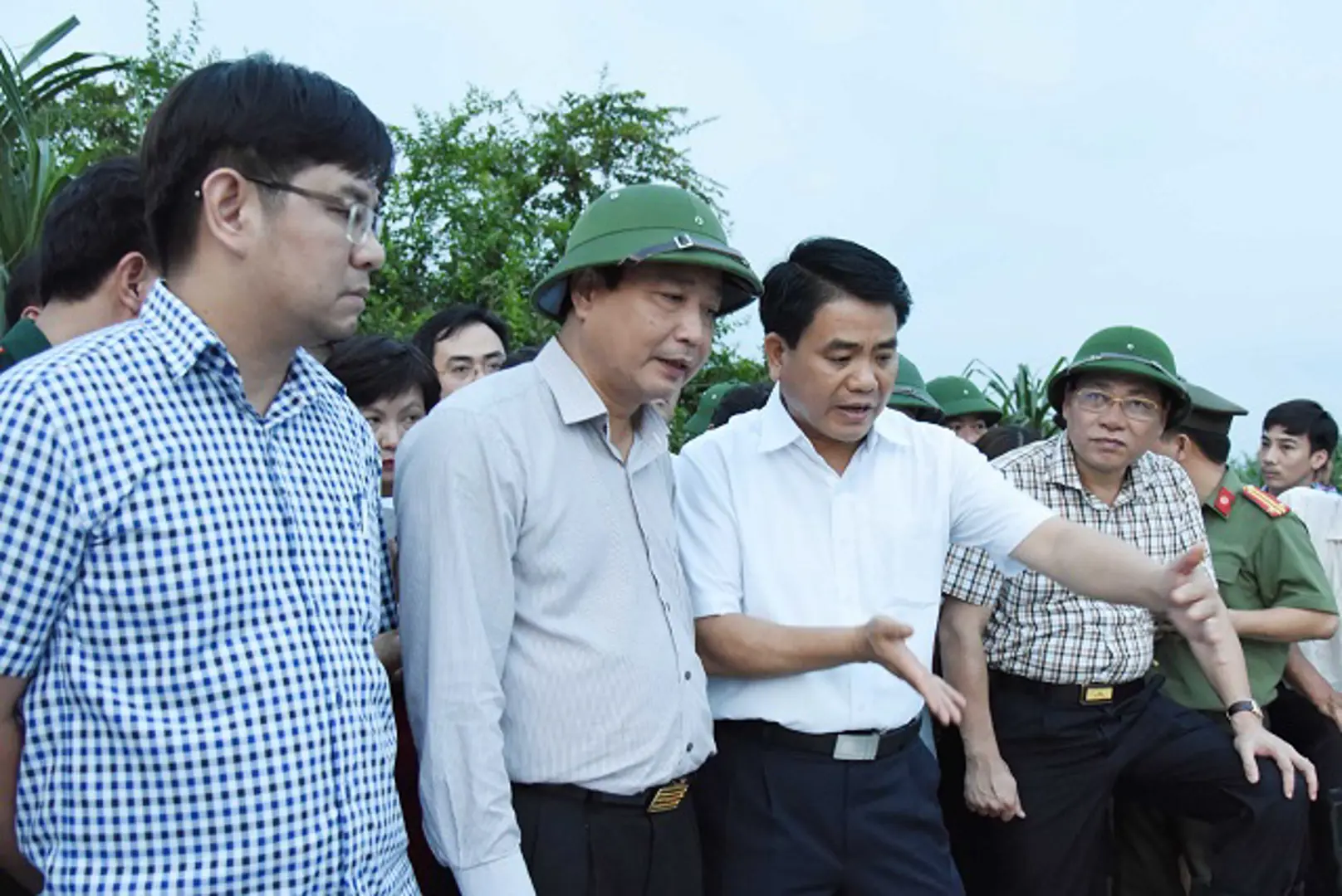 Chủ tịch Nguyễn Đức Chung: Bảo đảm an toàn đê, chăm lo cuộc sống người dân vùng lũ