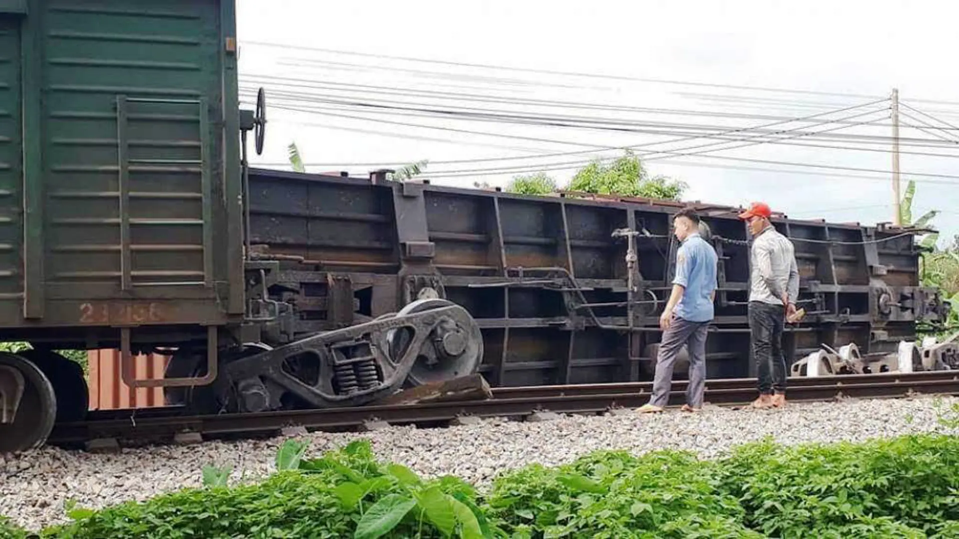 Chính thức công bố nguyên nhân tàu hỏa trật bánh, lật toa ở Nam Định