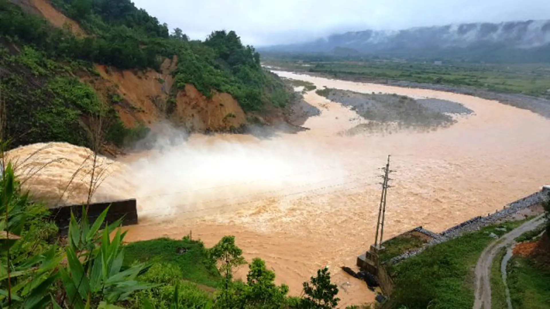 Bảo đảm an toàn hạ du khi xả lũ hồ chứa