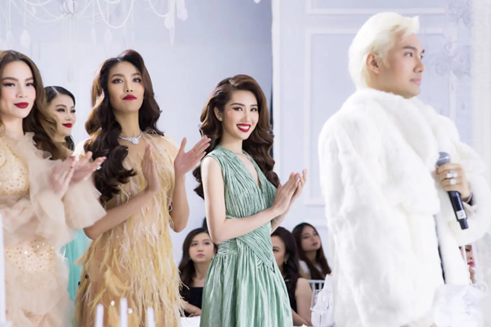 Diễn viên phim "gạo nếp, gạo tẻ" catwalk cùng Hà Hồ, Lan Khuê