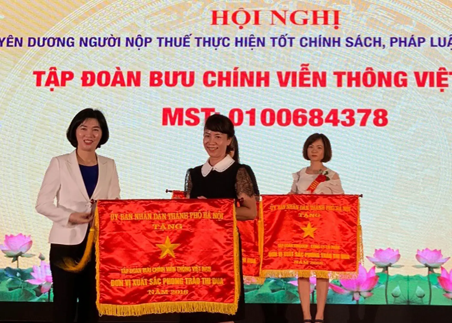 Hà Nội vinh danh gần 400 doanh nghiệp, hộ kinh doanh thực hiện tốt nghĩa vụ thuế