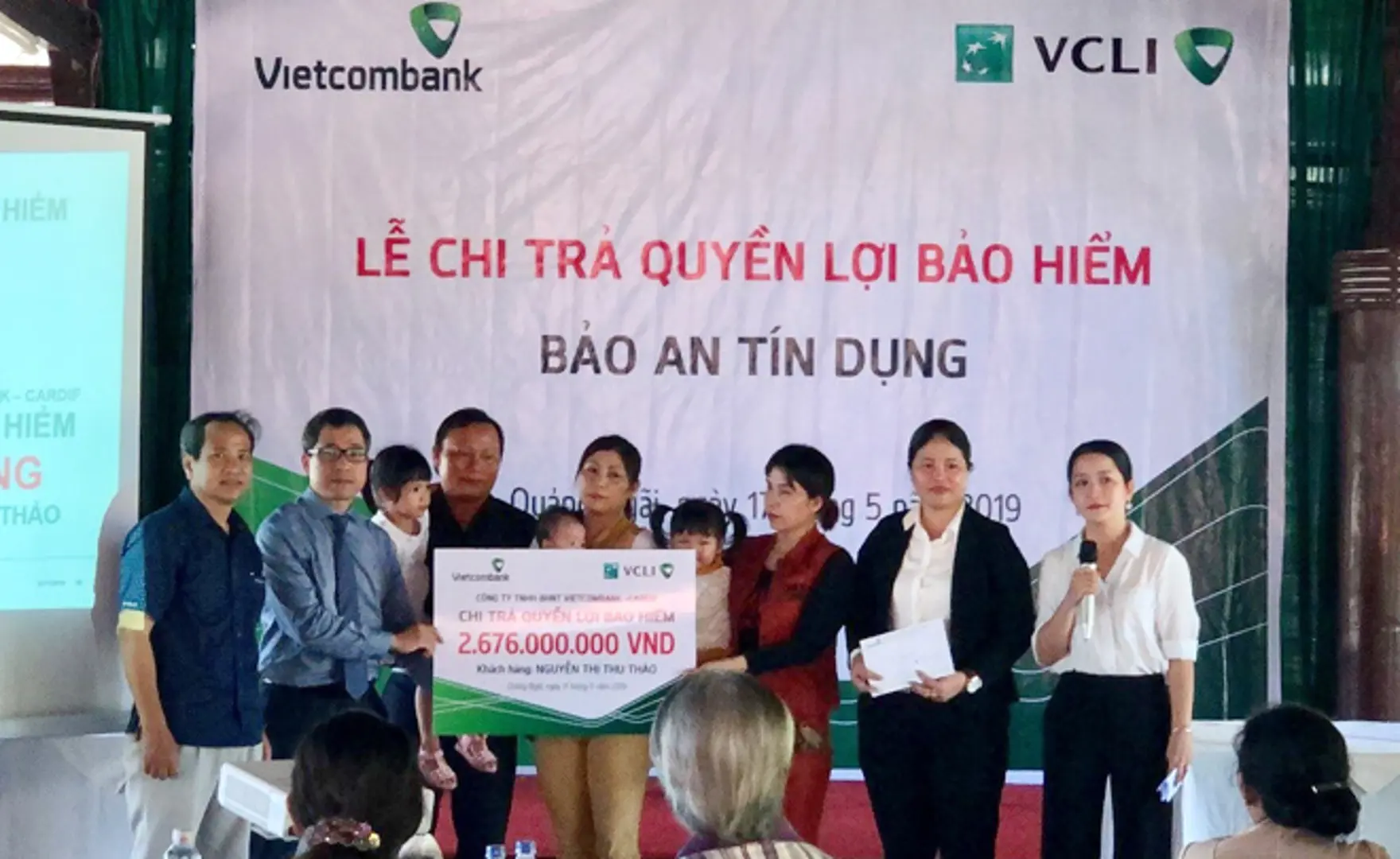 Vietcombank-Cardif chi trả gần 2,7 tỷ đồng quyền lợi bảo hiểm cho khách hàng ở Quảng Ngãi