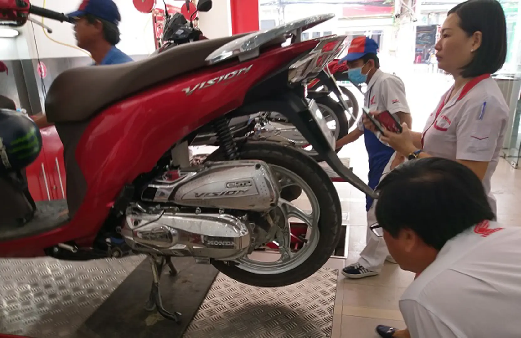 Cửa hàng Honda Việt Nam từ chối bảo hành xe mới bán