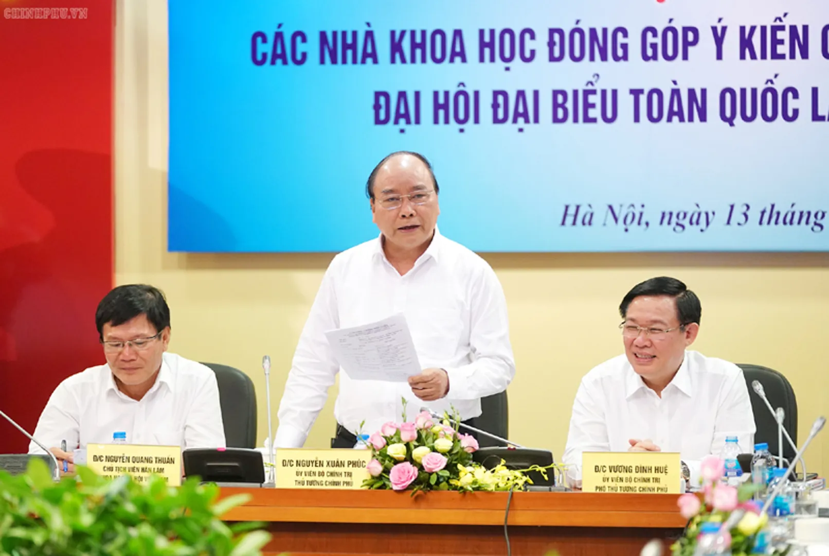 Thủ tướng dự Hội nghị các nhà khoa học đóng góp ý kiến cho Tiểu ban Kinh tế - Xã hội