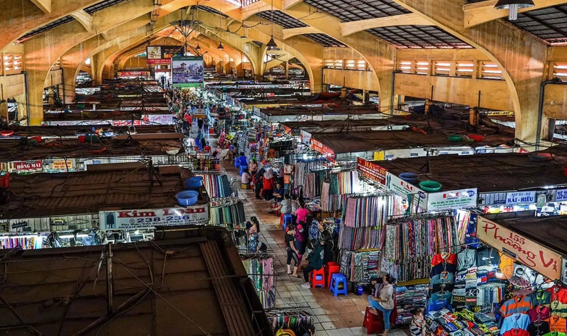 [Ảnh] TP Hồ Chí Minh: Tiểu thương chợ Bến Thành “kêu trời” vì vắng khách