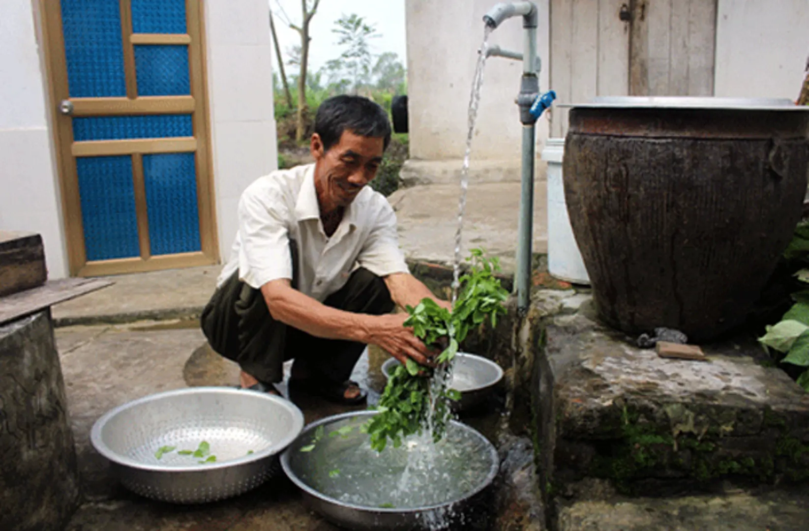 [Cử tri hỏi, UBND TP trả lời] Hỗ trợ bù giá nước sạch nông thôn cho các hộ gia đình chính sách