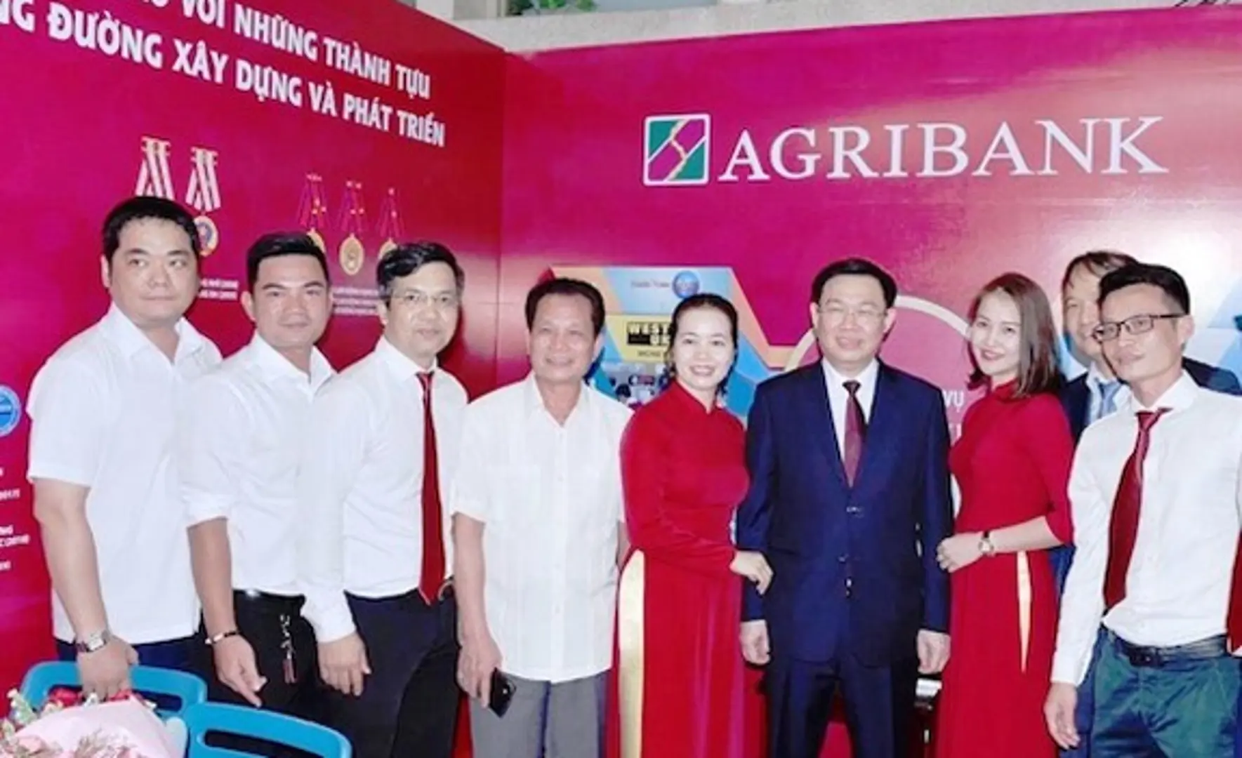 Agribank nhận Bằng khen Cuộc vận động "Người Việt Nam dùng hàng Việt Nam”