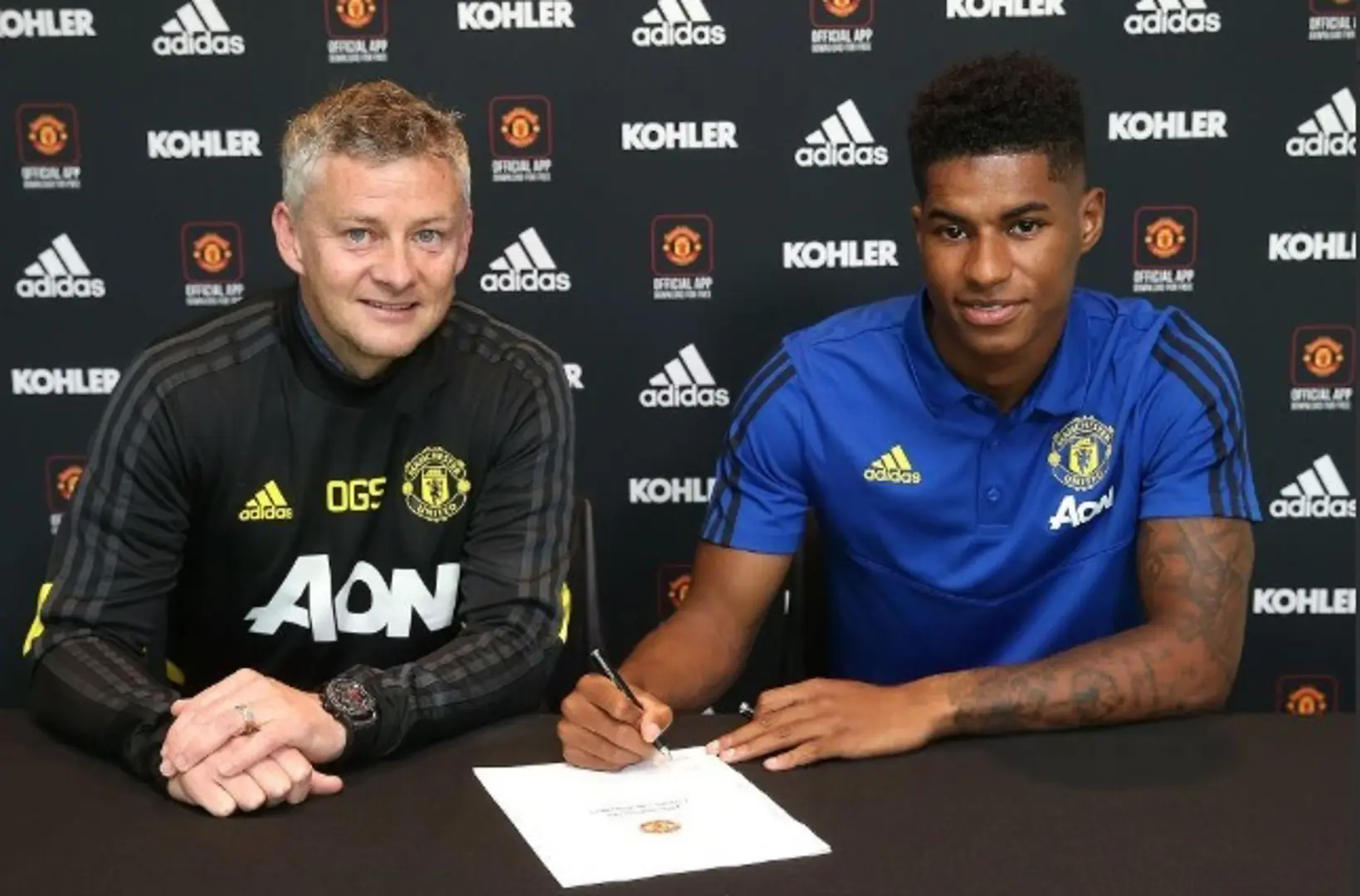 Rashford chính thức đặt bút gia hạn với M.U