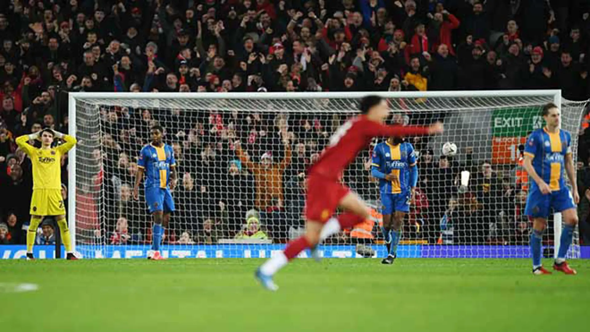 Đá lại vòng 4 FA Cup: Liverpool thắng may mắn