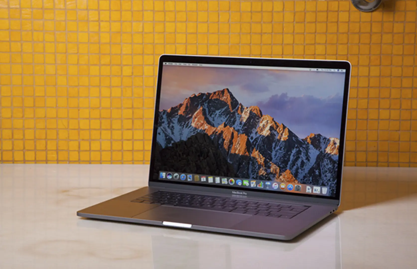 MacBook Pro 15-inch ở Việt Nam được thay pin miễn phí