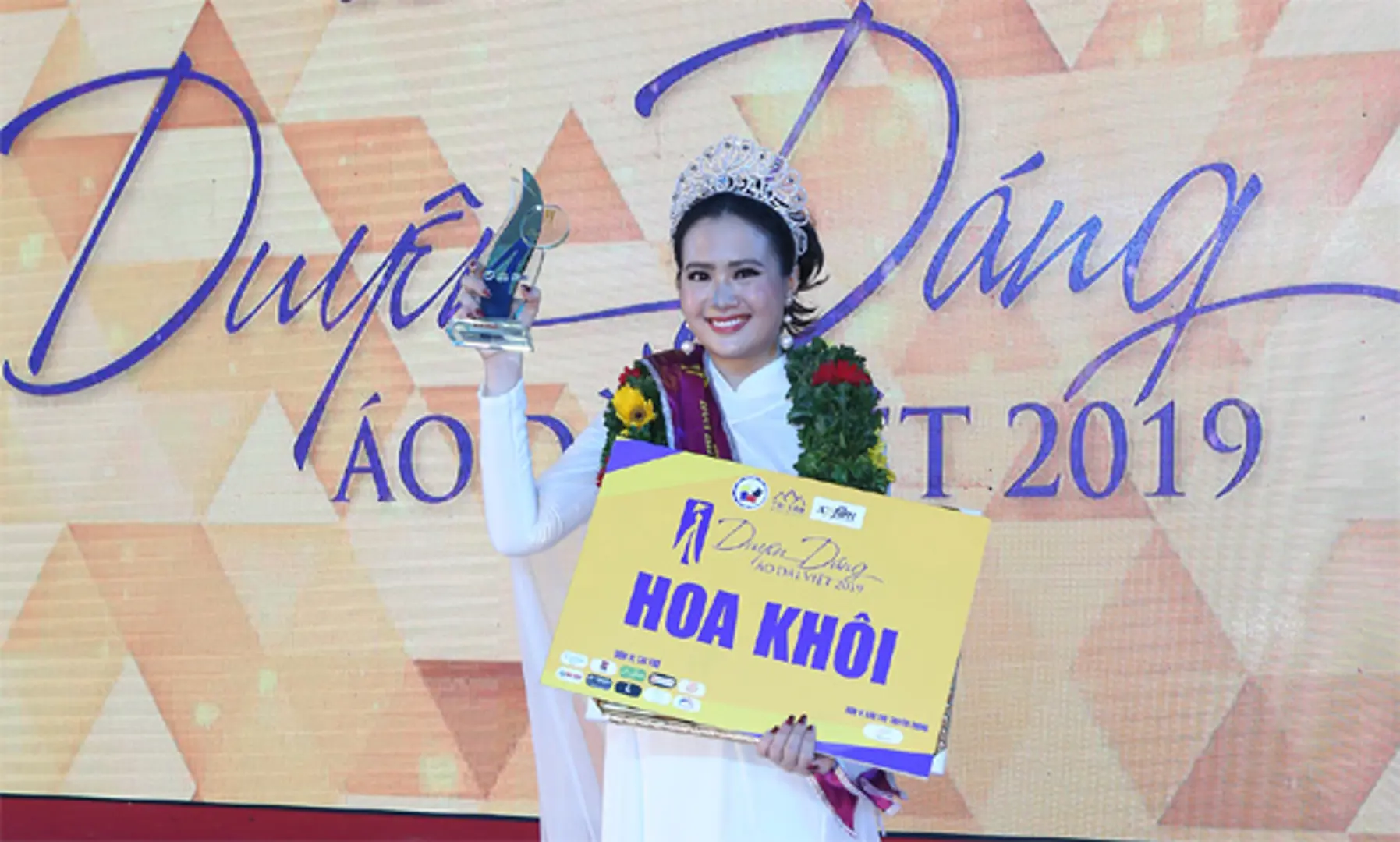 Nhân viên HDBank đạt giải hoa khôi "Duyên dáng áo dài Việt 2019"