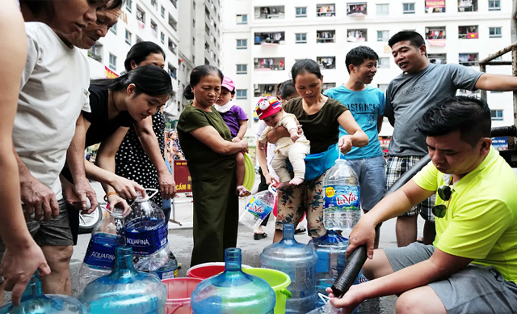 Hà Nội: Cấp nước miễn phí cho các hộ dân bị ảnh hưởng từ nguồn nước mặt sông Đà