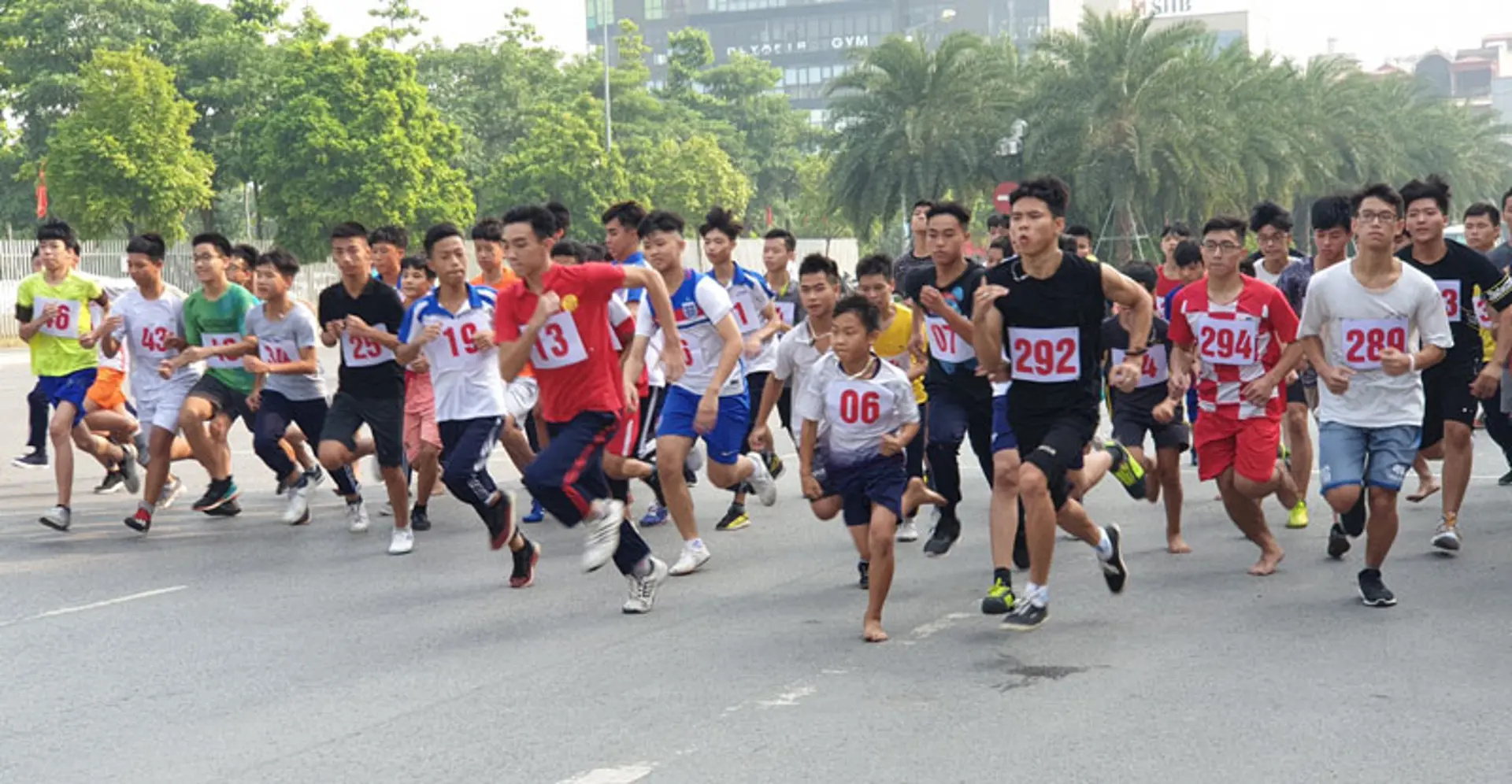 Gần 300 vận động viên quận Hà Đông tham gia chung kết Giải chạy báo Hànộimới