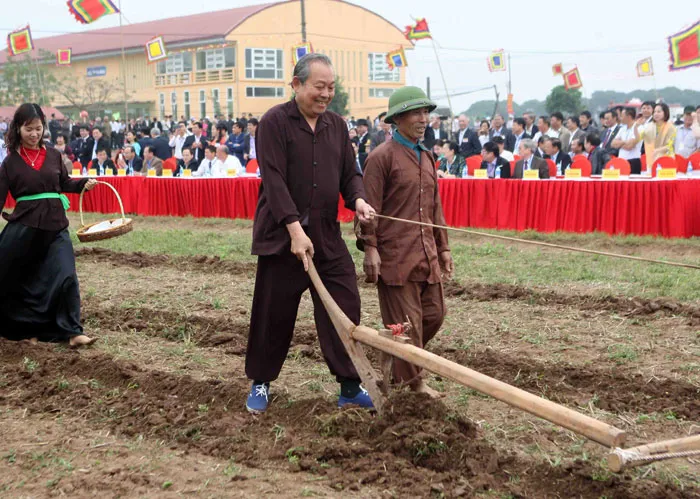 Phó Thủ tướng Trương Hòa Bình xuống đồng Khai hội Tịch điền