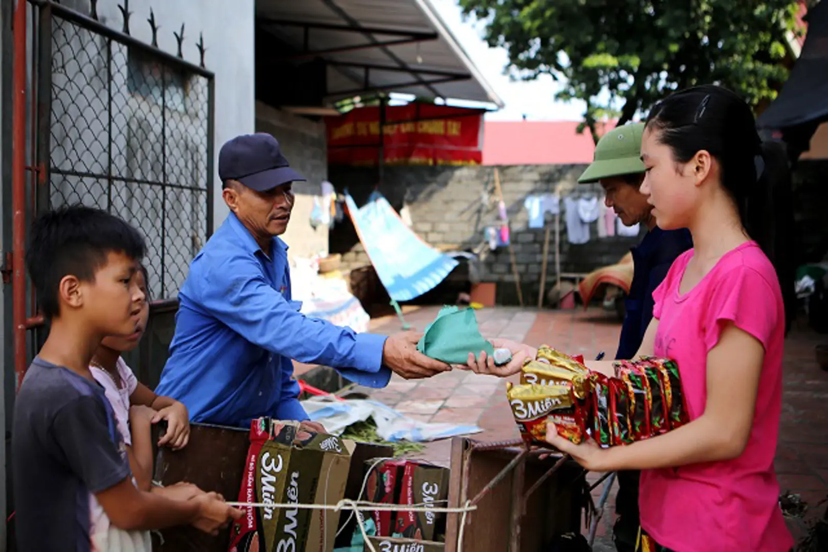 Ngập lụt ngoại thành Hà Nội: Tìm giải pháp cho vùng rốn lũ