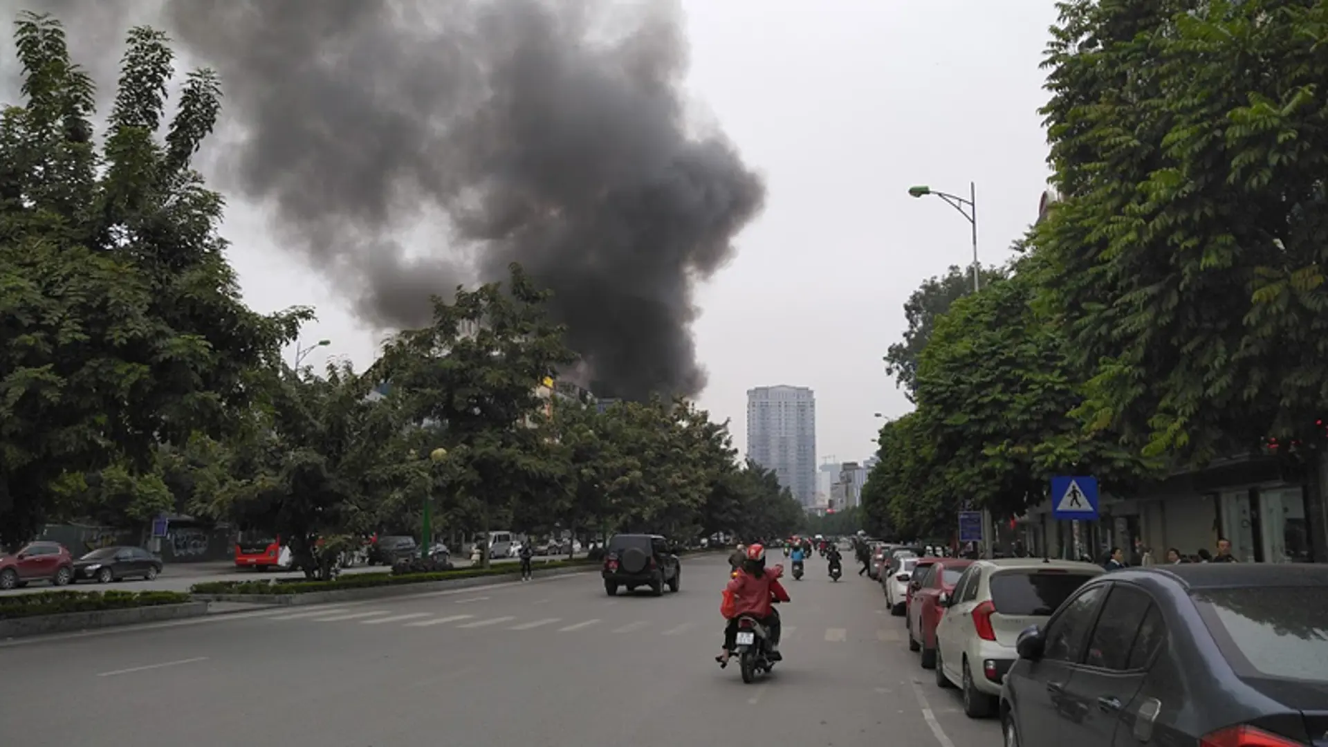 Hà Nội: Cháy lớn tại quán ăn trên phố Nguyễn Văn Huyên