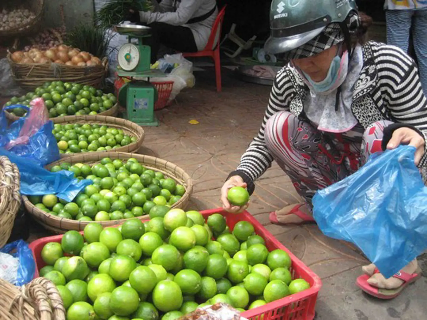 Vào mùa, chanh hạ giá