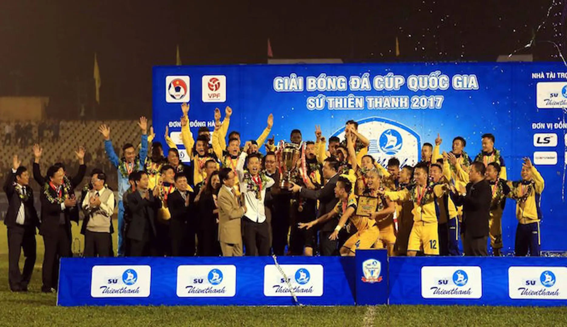 Thắng đậm B.Bình Dương, SLNA vô địch Cúp QG 2017