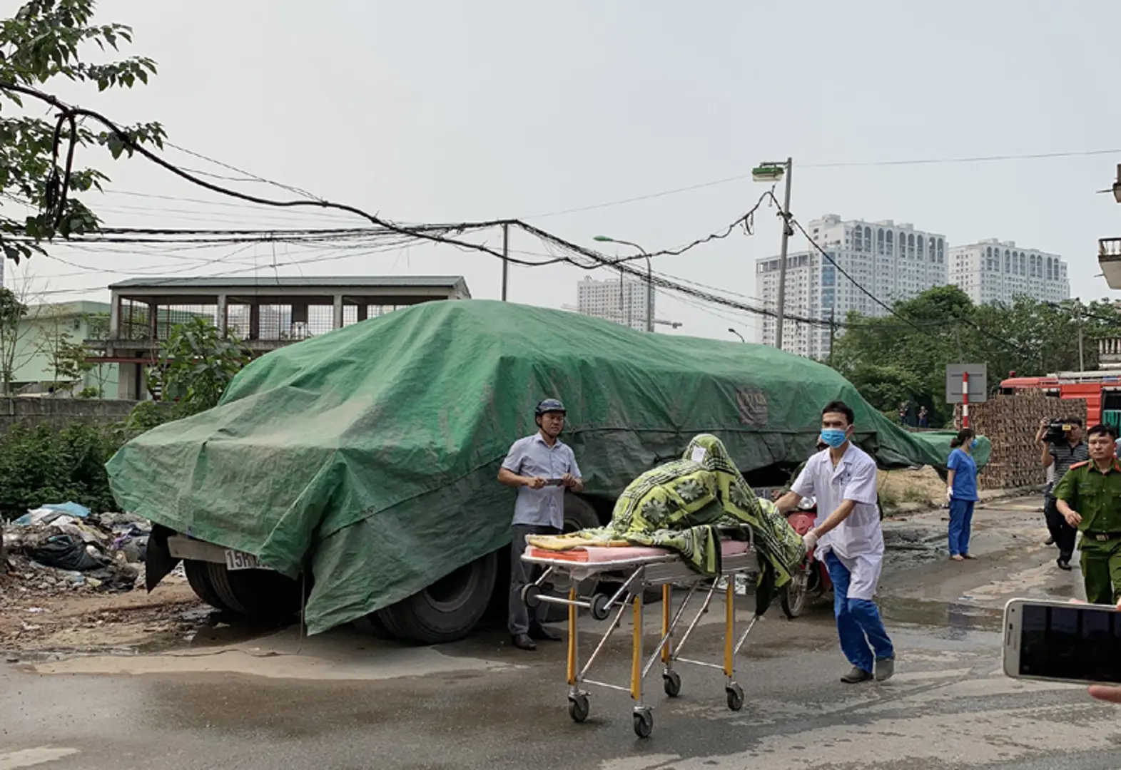 Vụ cháy làm 8 người chết và mất tích tại Trung Văn: Đã đưa được 6 thi thể ra ngoài