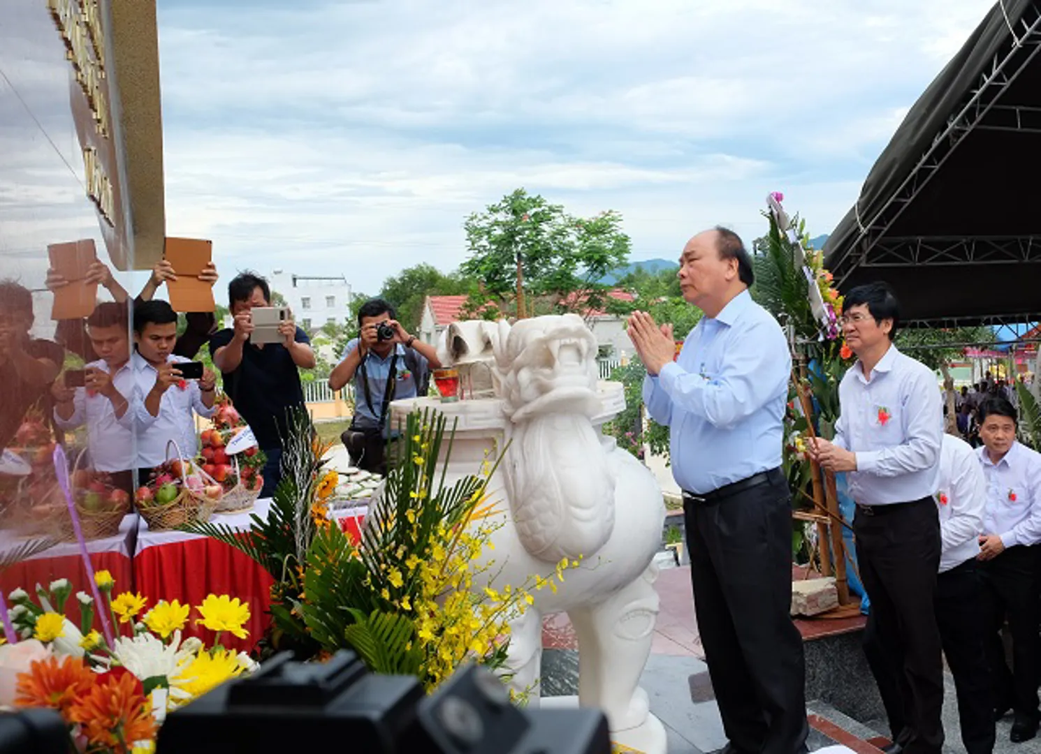 Thủ tướng dự khánh thành nghĩa trang liệt sĩ tại Quảng Nam