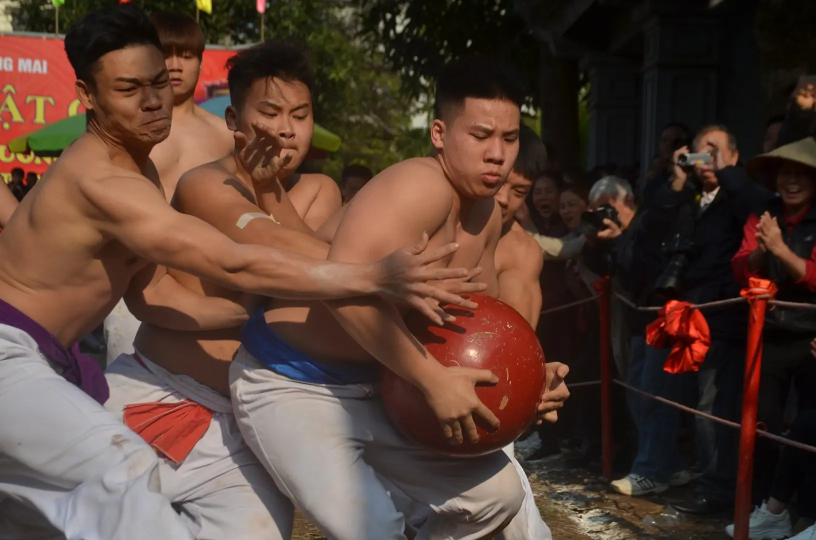 Tạm dừng các lễ hội trong trường hợp cần thiết