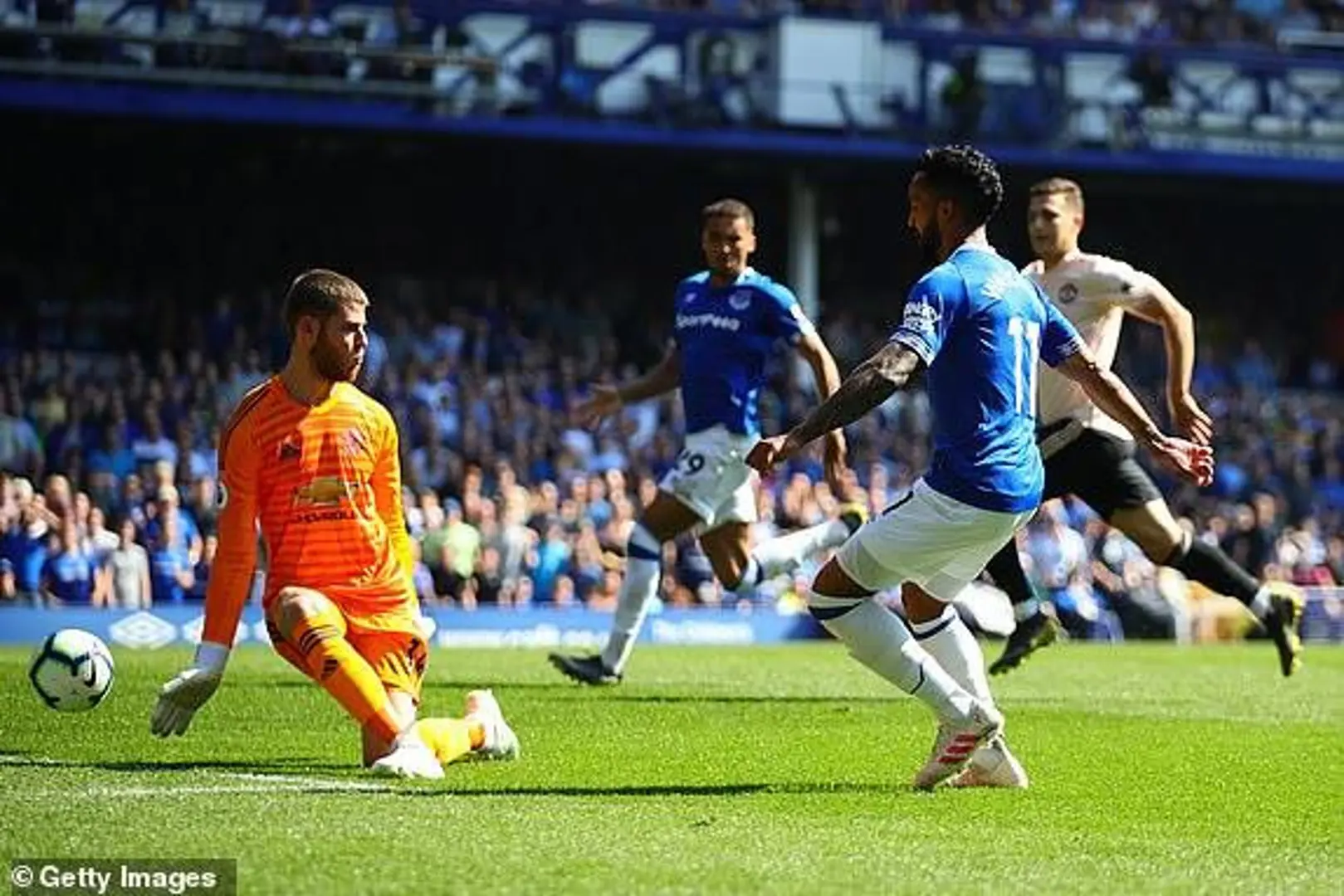 Thua sốc Everton, Man Utd ngày càng xa vời cuộc đua Top 4