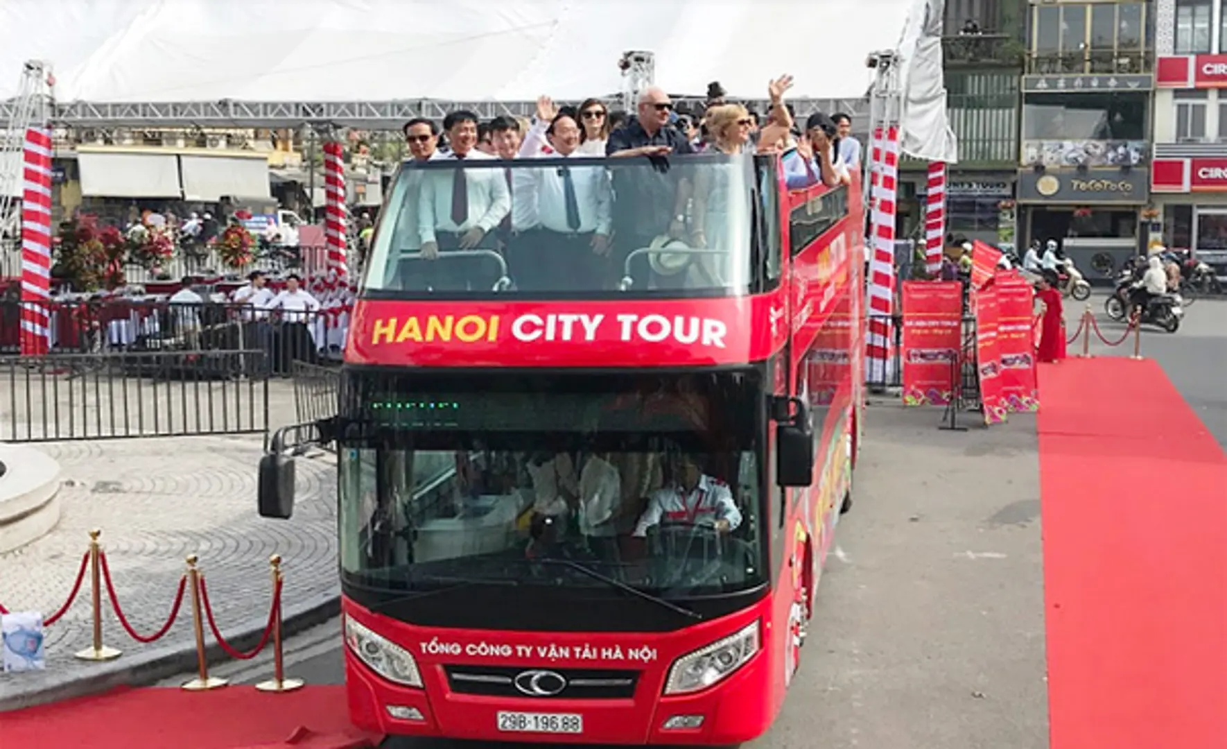 Xe buýt 2 tầng City tour chính thức vận hành: Thêm “món ngon” cho du lịch Hà Nội