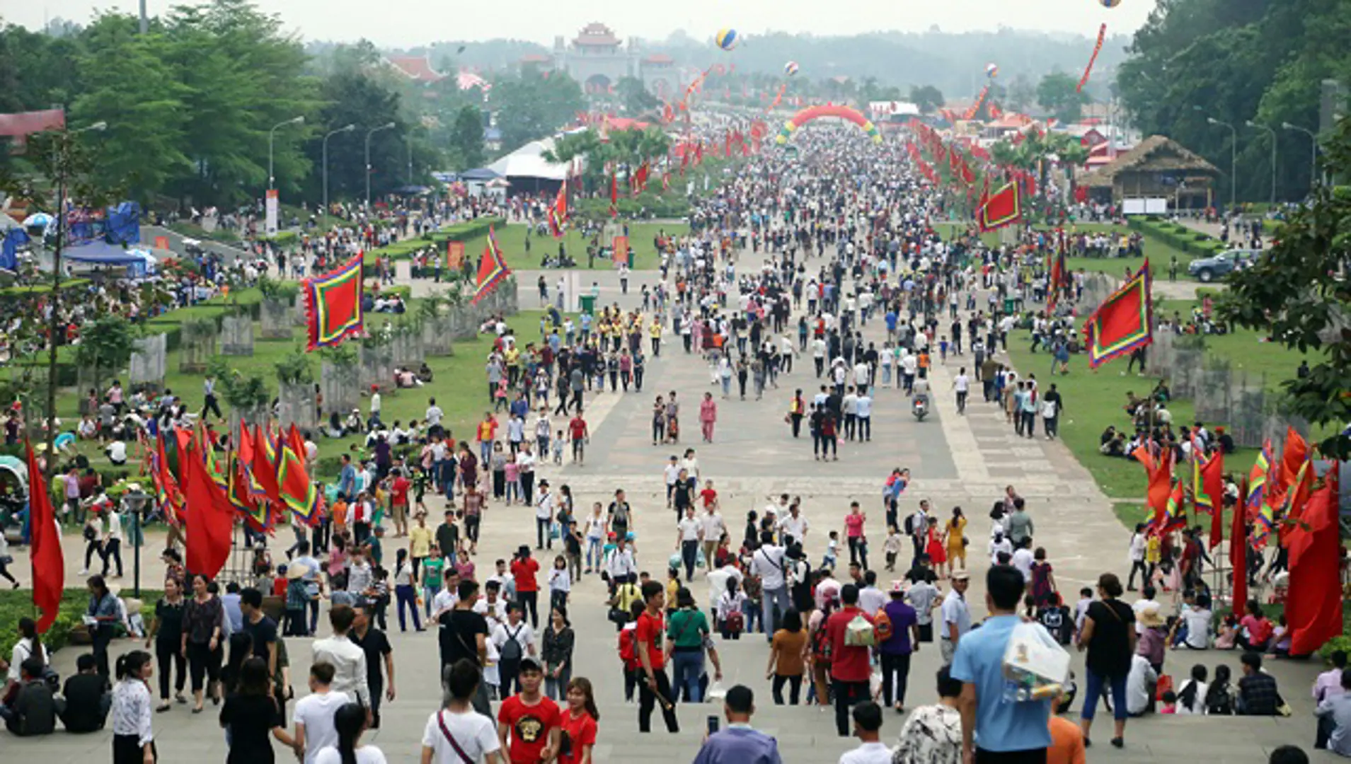 Phú Thọ đón 1,5 triệu lượt du khách trong 2 ngày khai hội Đền Hùng