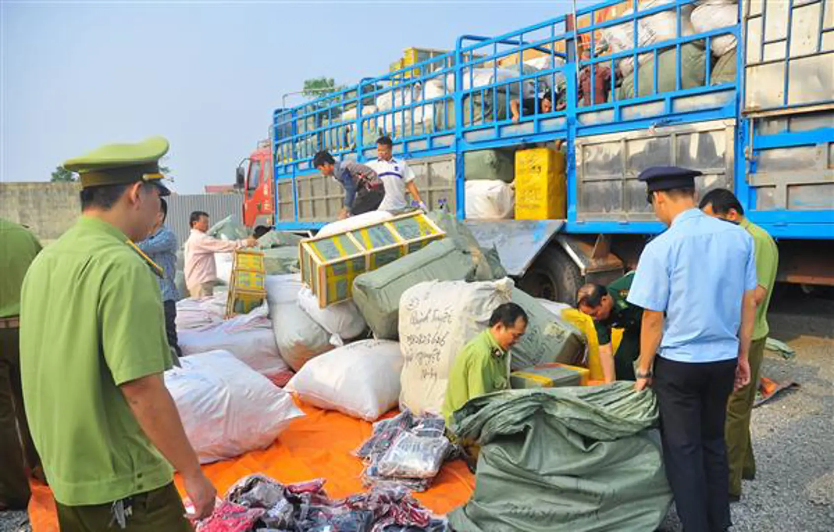 Hà Nội: Quyết liệt đấu tranh chống buôn lậu, gian lận thương mại, hàng giả