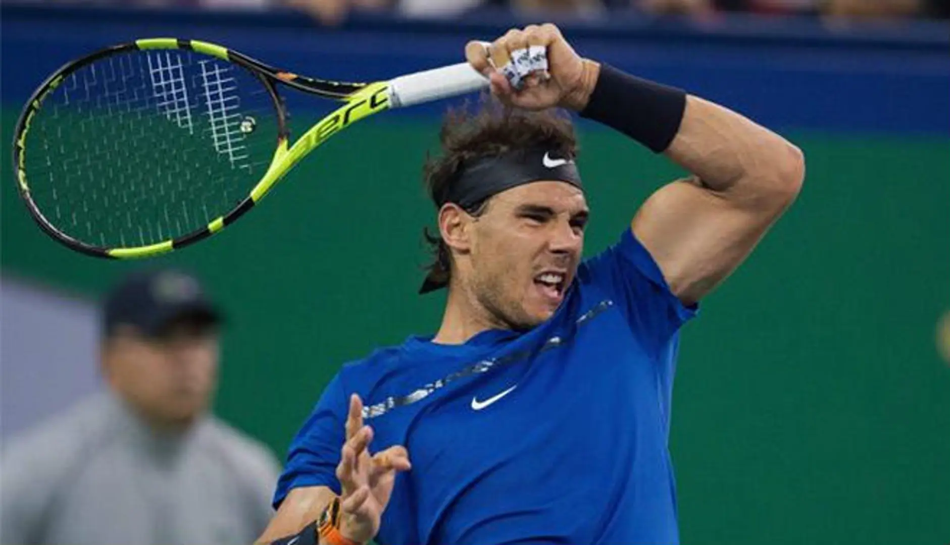 Nadal khá vất vả giành vé vào tứ kết Paris Masters