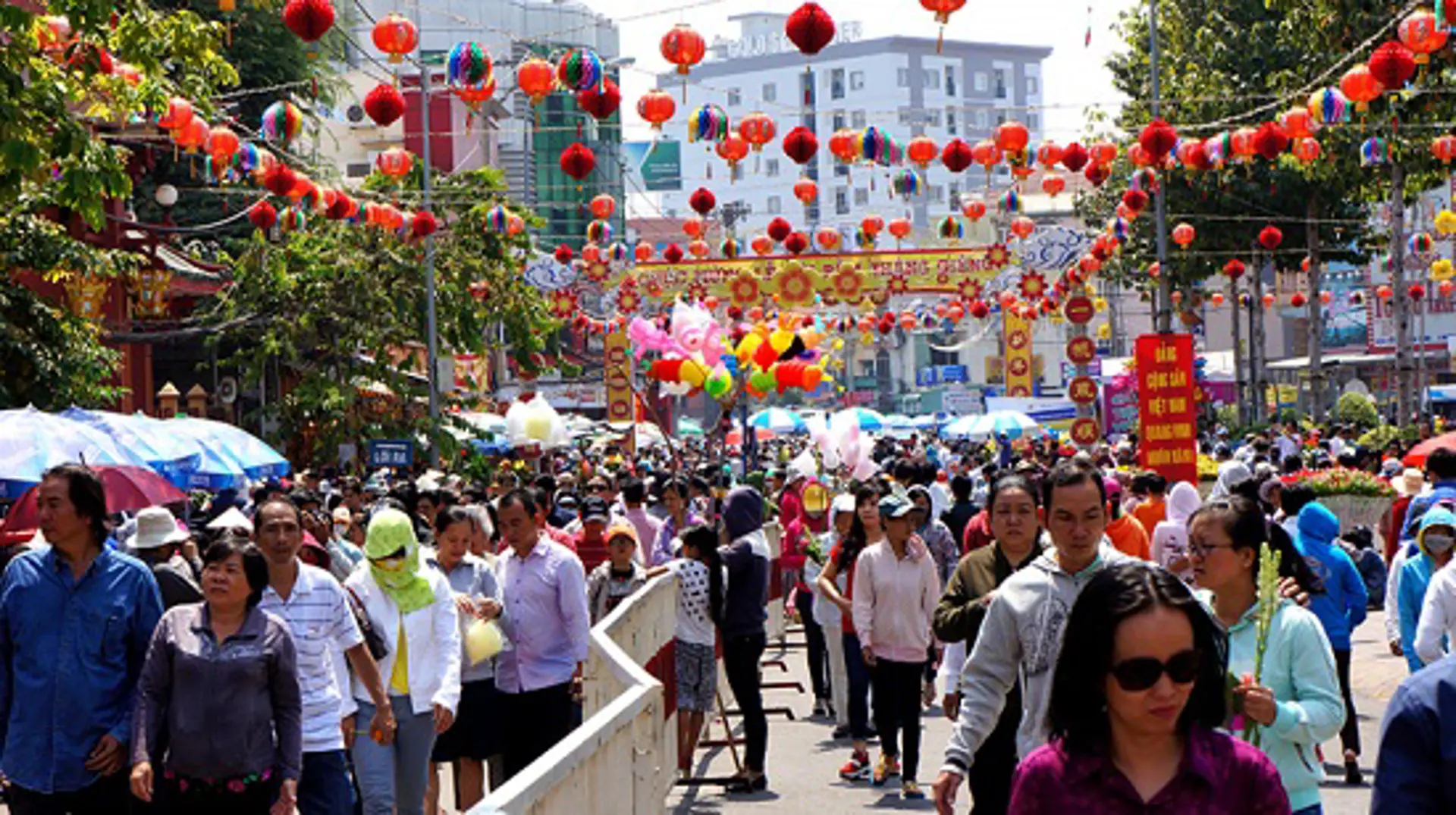 Chủ tịch Nguyễn Đức Chung yêu cầu thực hiện nghiêm kỷ cương hành chính, không đi lễ hội