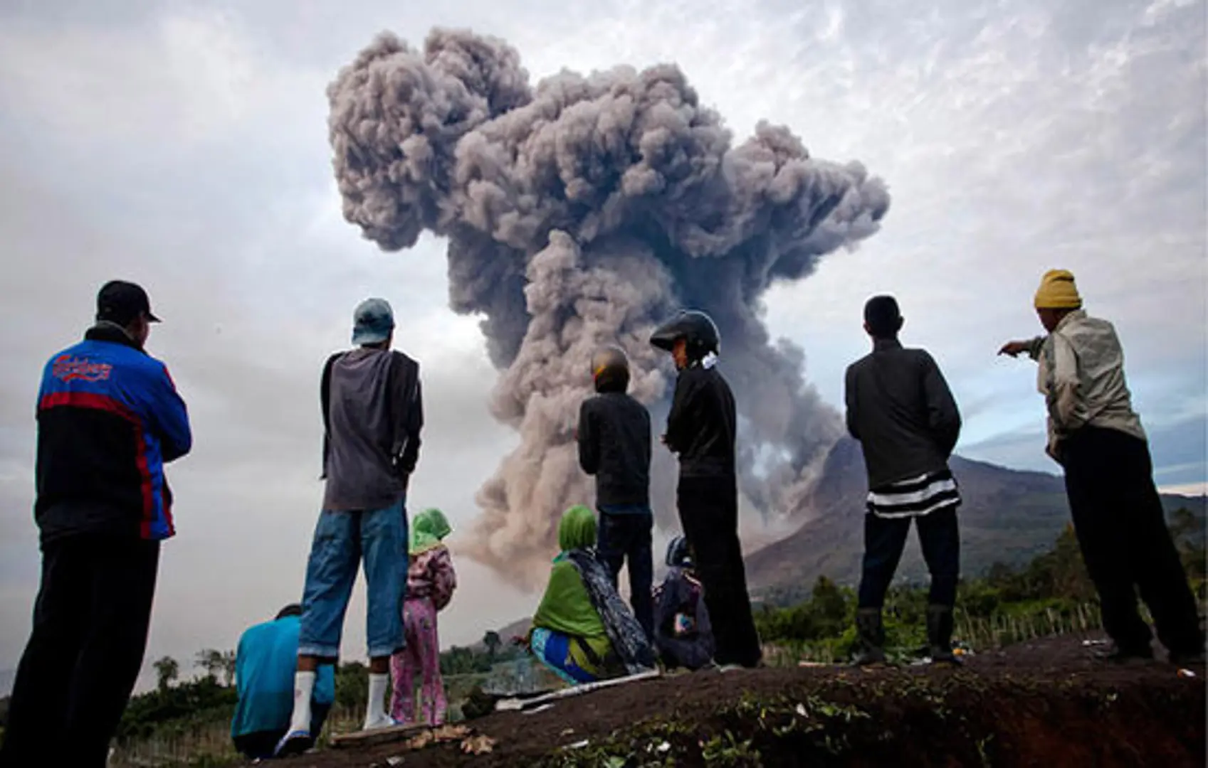 Núi lửa Sinabung ở Indonesia phun trào mạnh, cột khói cao tới 5.000 m