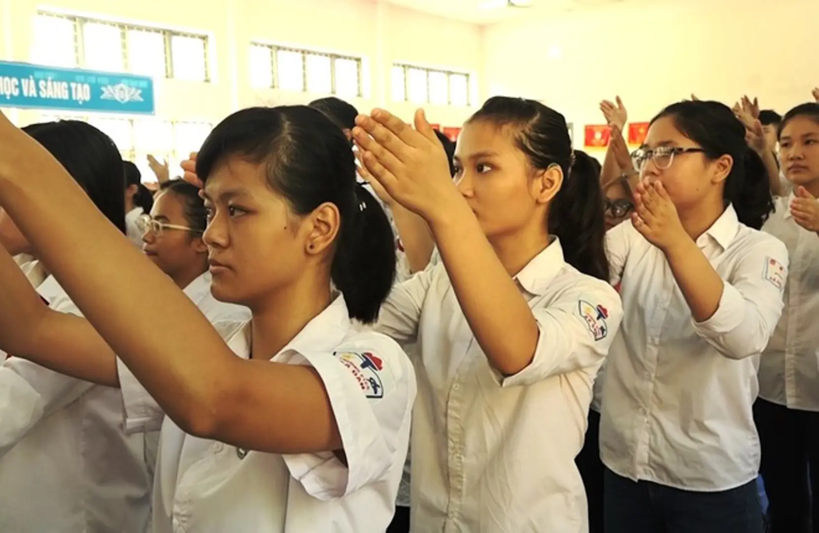 Hà Nội: Học sinh khuyết tật hát Quốc ca bằng tay trong lễ khai giảng