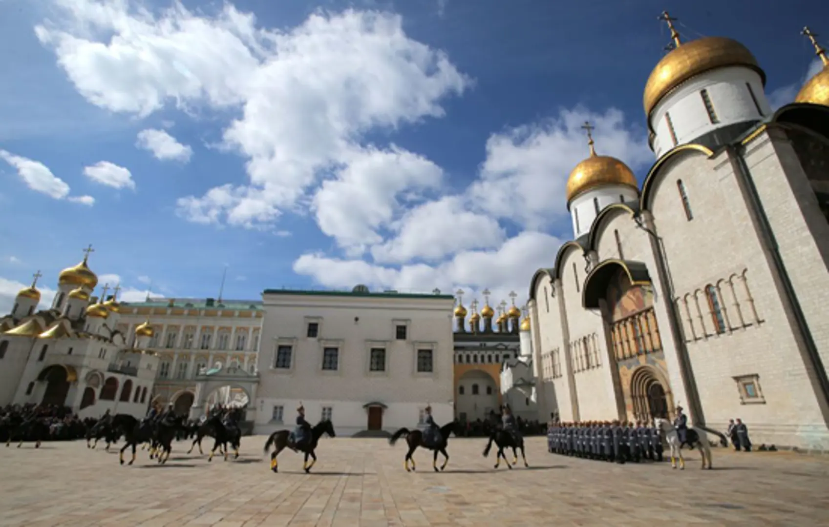 Chiêm ngưỡng hình ảnh thủ đô Moscow và cố đô Saint Petersburg của Nga