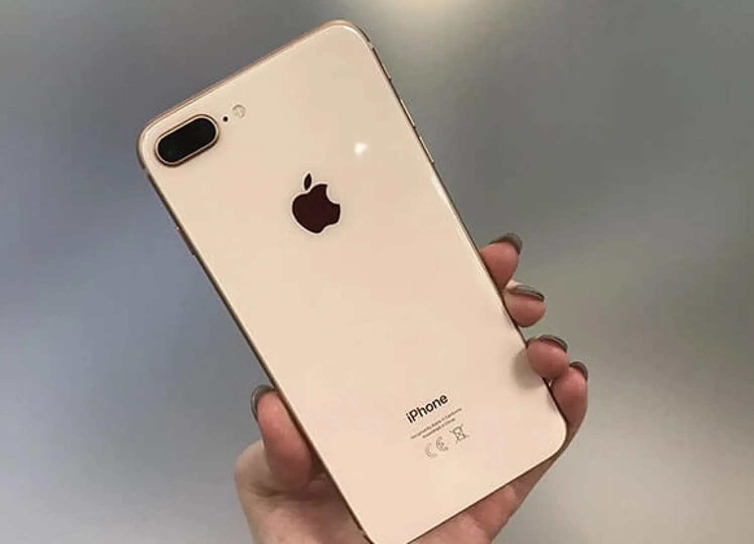 iPhone 8 hàng tân trang chính hãng giá từ 500 USD