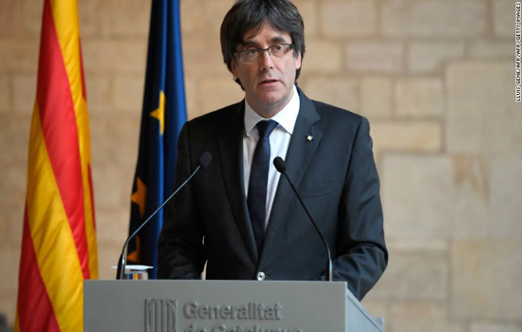 Thủ hiến Carles Puigdemont hoãn tuyên bố độc lập tại Nghị viện Catalonia