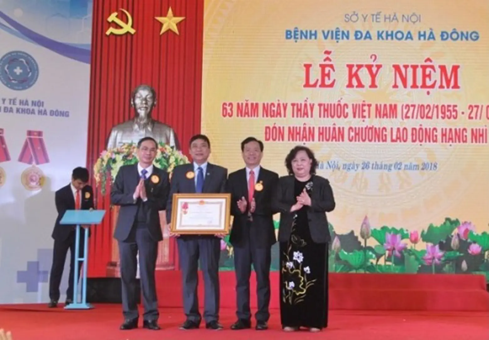 Bệnh viện Đa khoa Hà Đông đón nhận Huân chương Lao động hạng Nhì