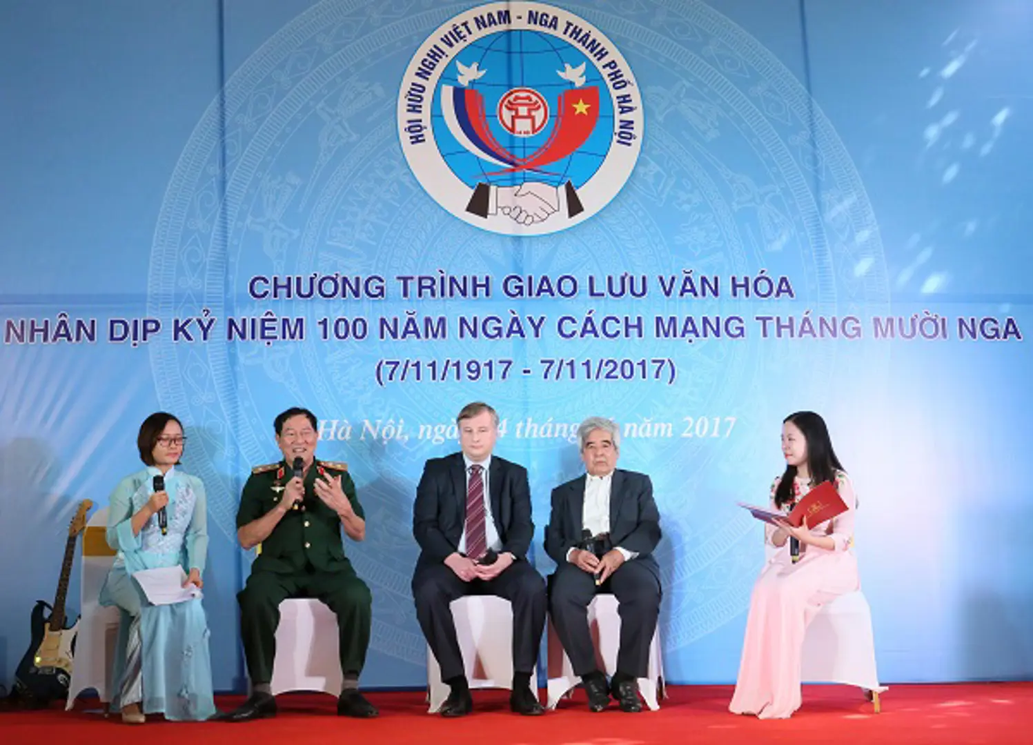 Giao lưu văn hóa nhân kỷ niệm 100 năm Cách mạng Tháng Mười Nga