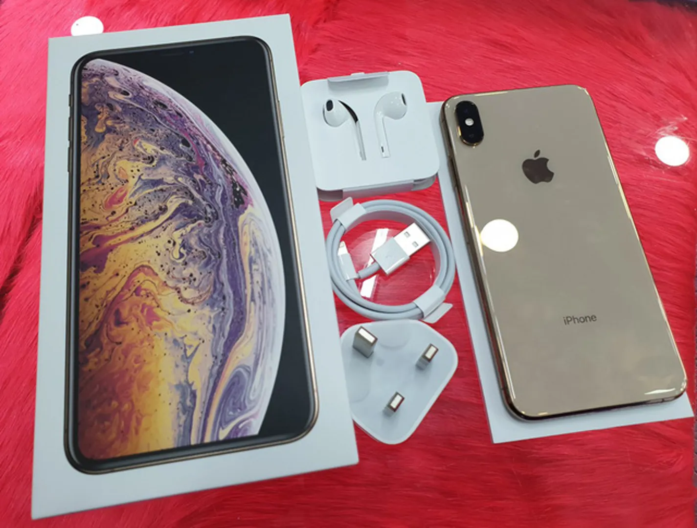 iPhone XS Max 2 SIM được chào bán giá mềm tại Hà Nội