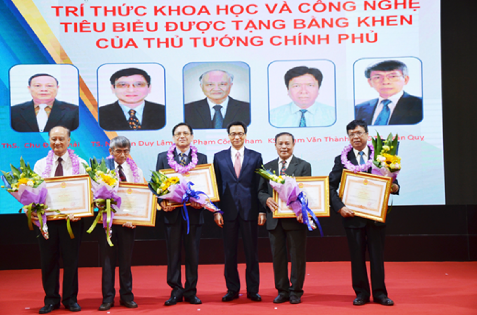 Vinh danh 53 trí thức khoa học công nghệ tiêu biểu toàn quốc